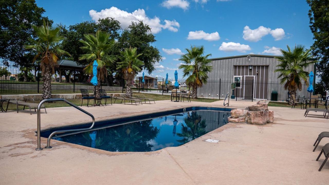 Rivercity Rv Park Ню Браунфелс Екстериор снимка
